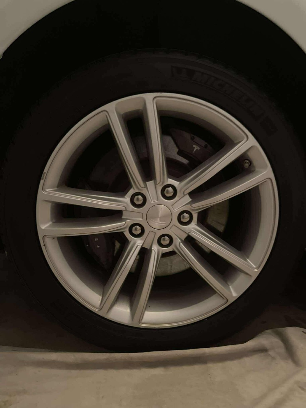 Silver multi-spoke wheel