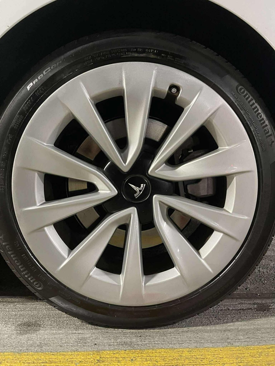 Tesla silver wheel